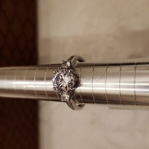 Size 7 diamond simulant